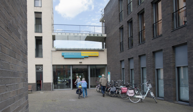 Buitenzijde gebouw gezondheidscentrum Driemanspolder